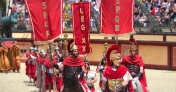 Nos idées de séjours thématiques et insolites spectacle puy du fou