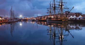 Rochefort : que faire en juillet 2019 ? La frégate l'Hermione dans le port de La Rochelle