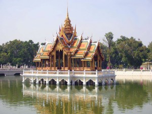Le « pavillon flottant » du palais royal de Bang Pa-In.