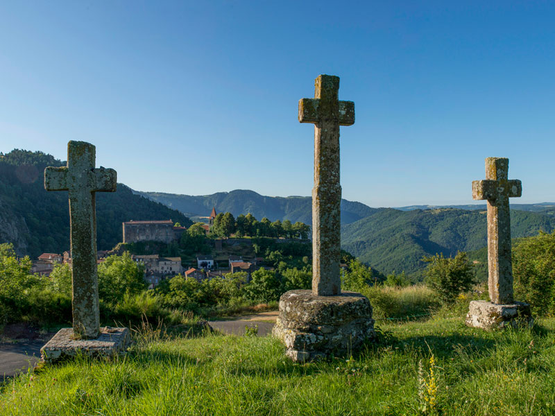 Un site casadéen est un élément architectural ou paysager dépendant de la Chaise-Dieu.